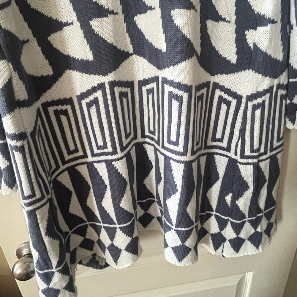 Love Stitch Acrylic Geometric Patterned Blue and White Long Cardigan Size M/L - Picture 2 of 15